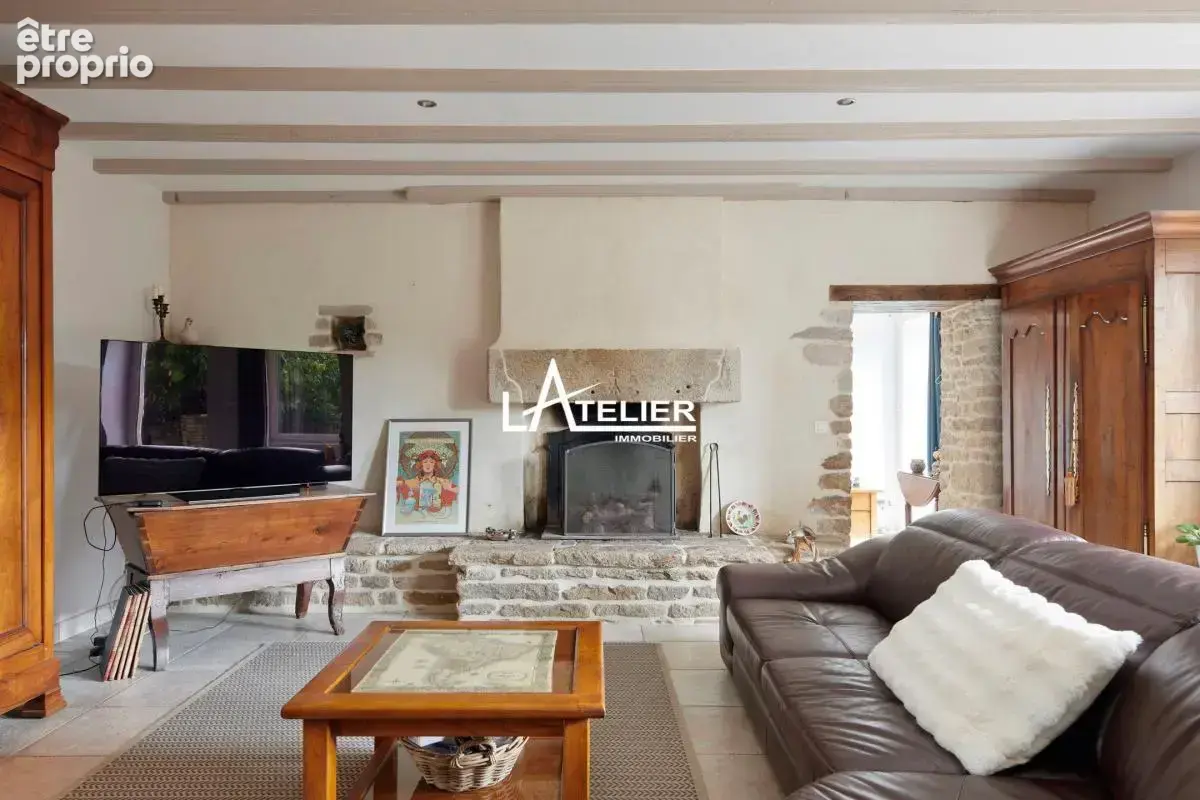 Longère en pierre, grand terrain, annexes et piscine - photo 8