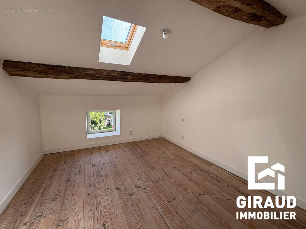 Maison 117 m² à Breuil-Barret  - photo 8