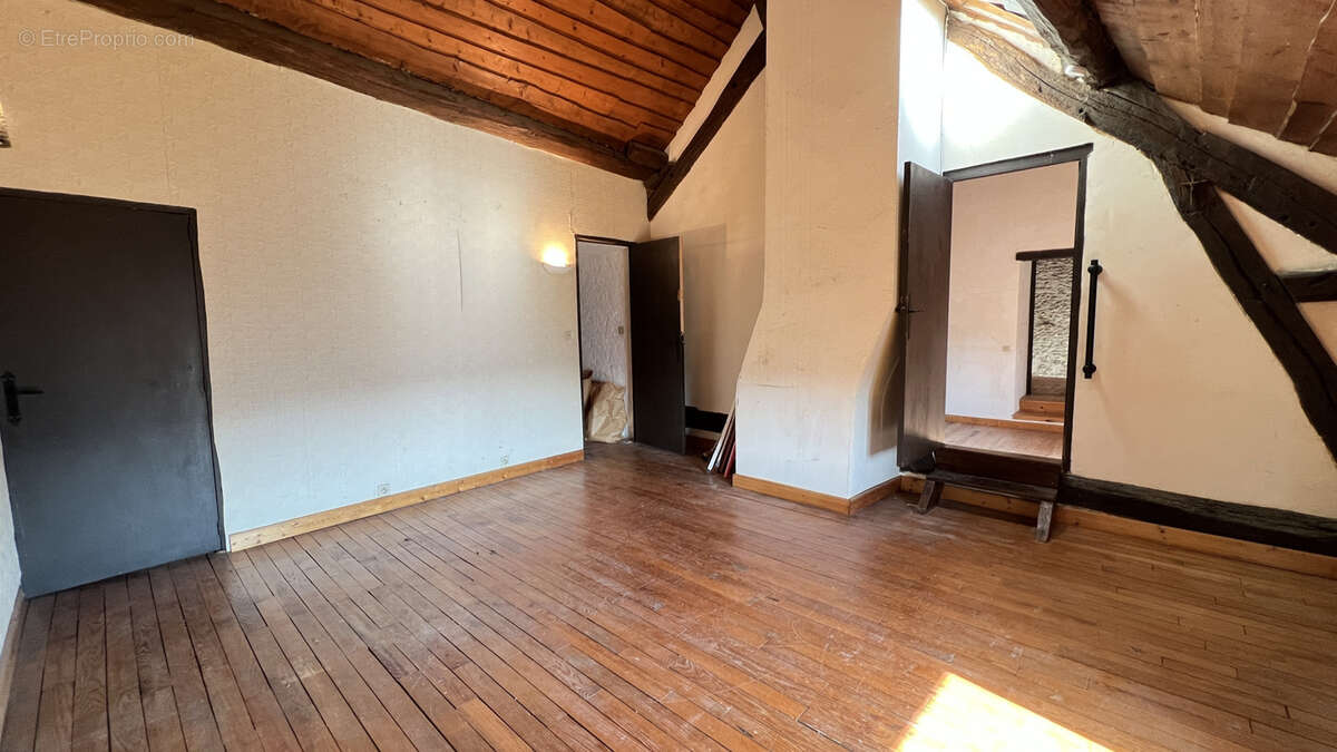 Maison à NEAUPHLE-LE-VIEUX