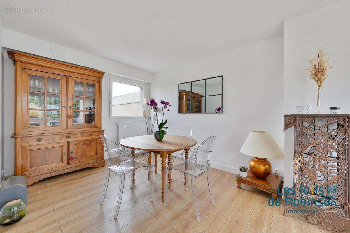 Appartement à VERRIERES-LE-BUISSON