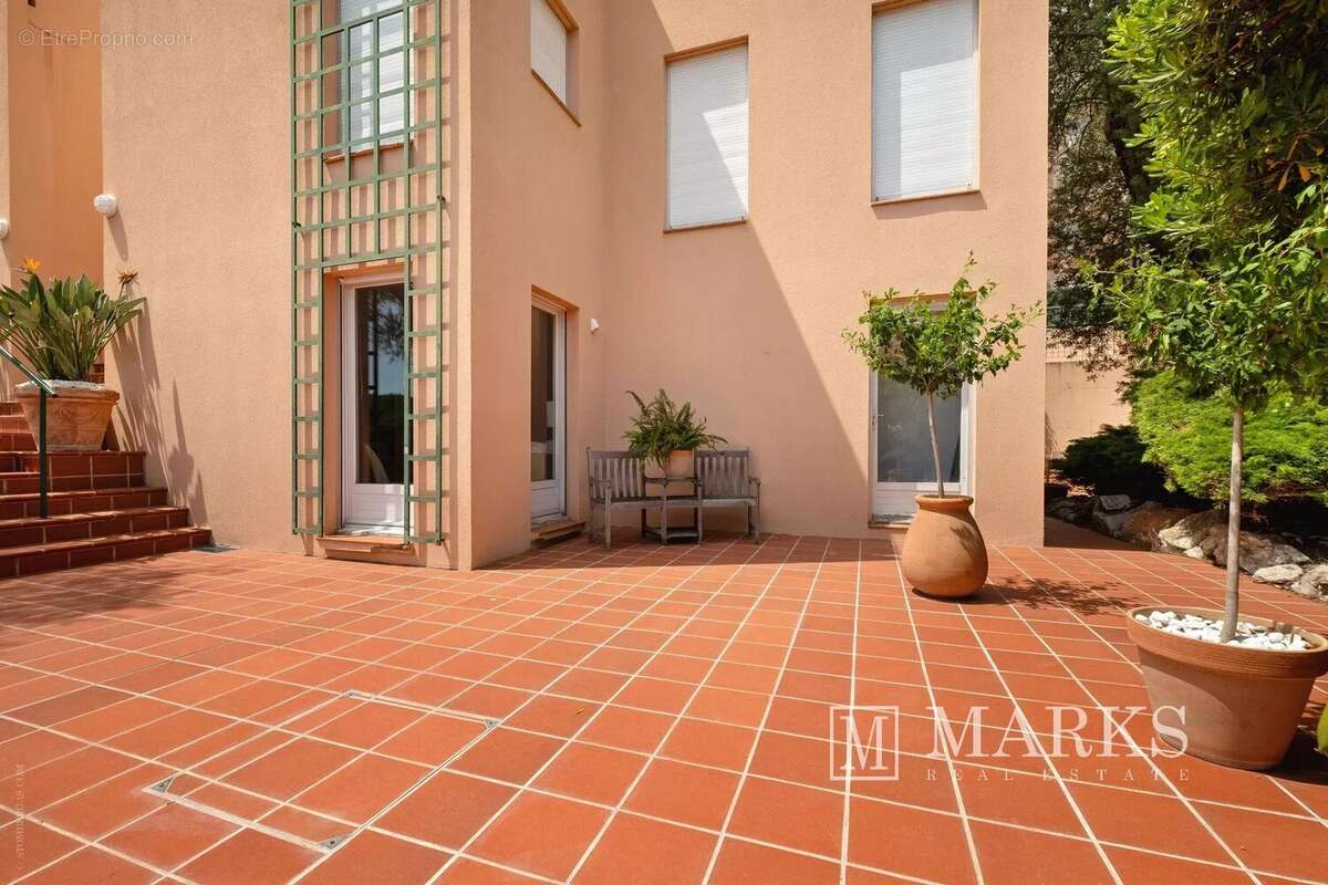 Généreux appartement de 3 chambres en rez-de-jardin - photo 23