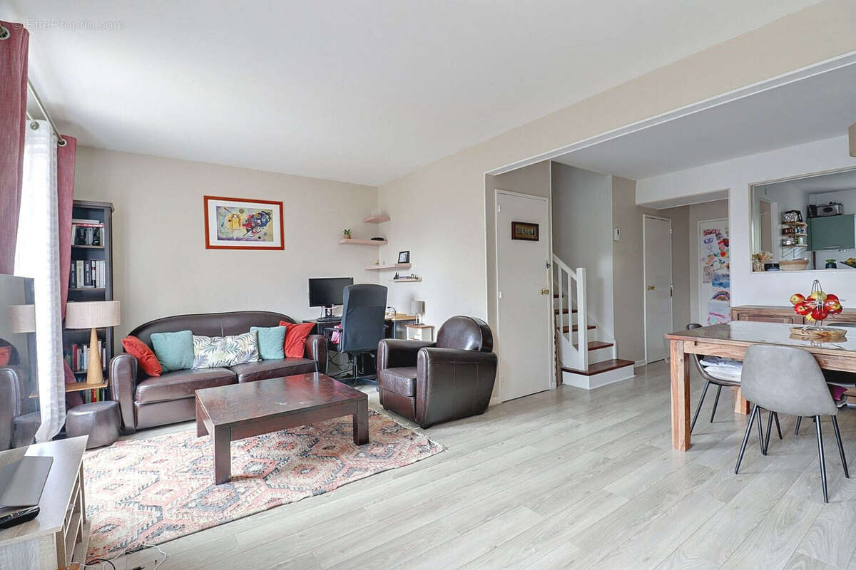 Maison à LE MESNIL-SAINT-DENIS