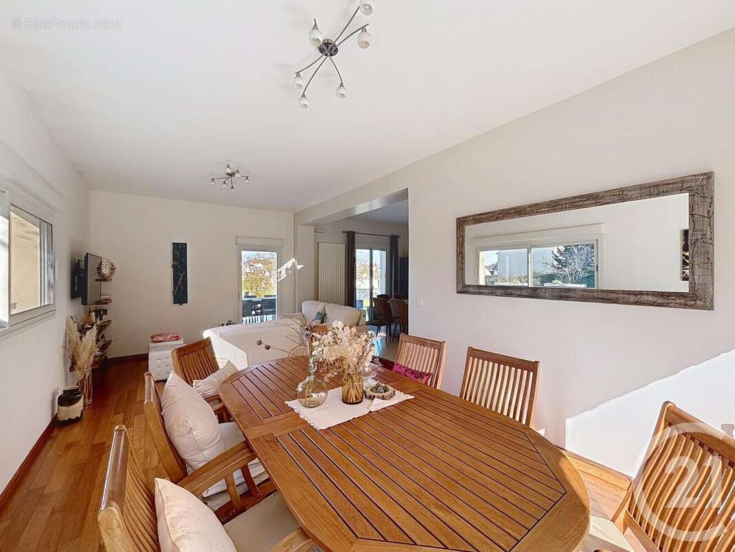 Maison à VAUX-LE-PENIL