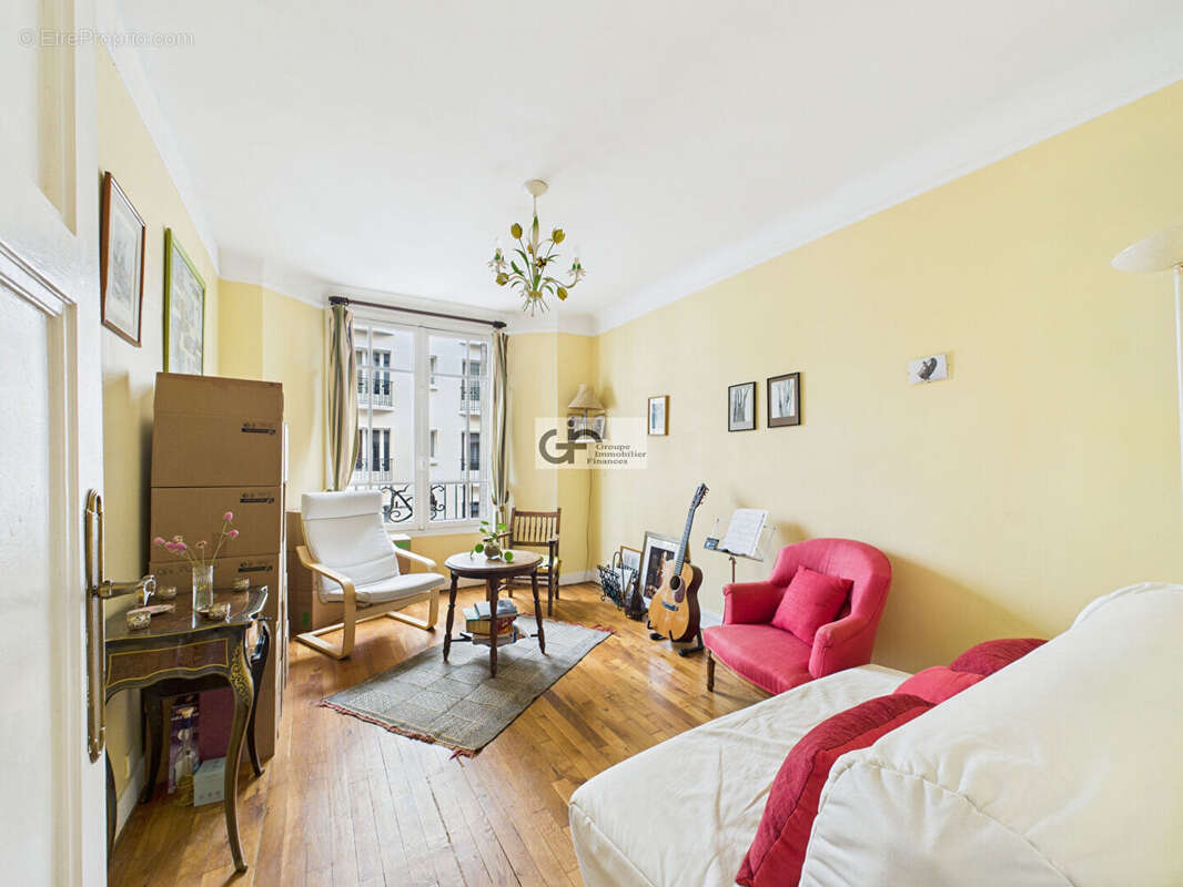 Appartement à PARIS-16E