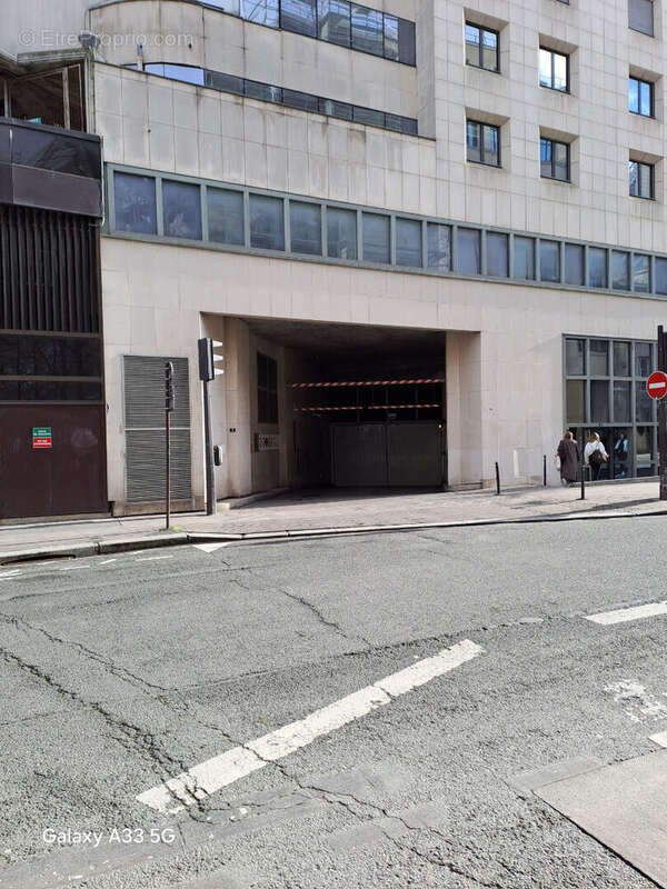 Parking / box Paris 12 m2 - photo 2