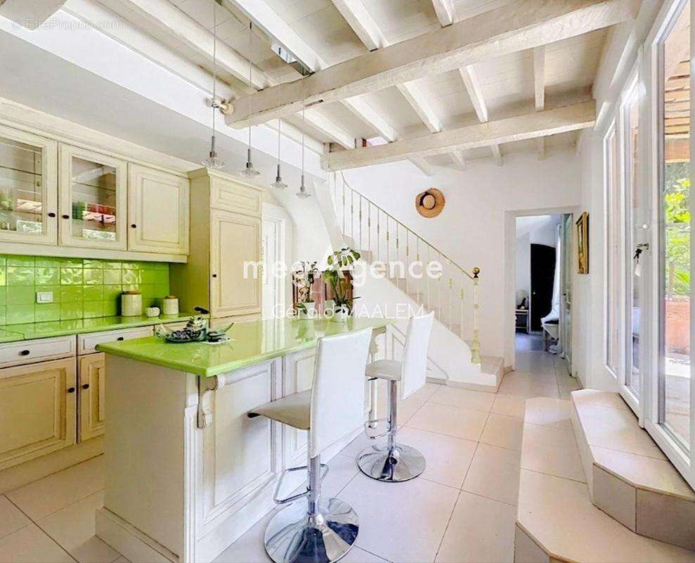 Villa de 204m² avec piscine à Roquebrune-sur-Argens - photo 9