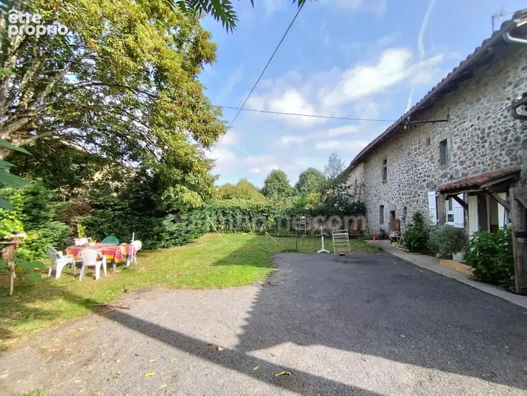 ROUSSINES 16310, maison avec garage, chai et grange, terrain 1985 m² - photo 4