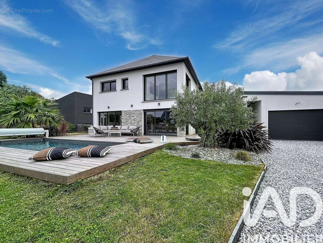 Maison 149 m² à La Meziere  - photo 2