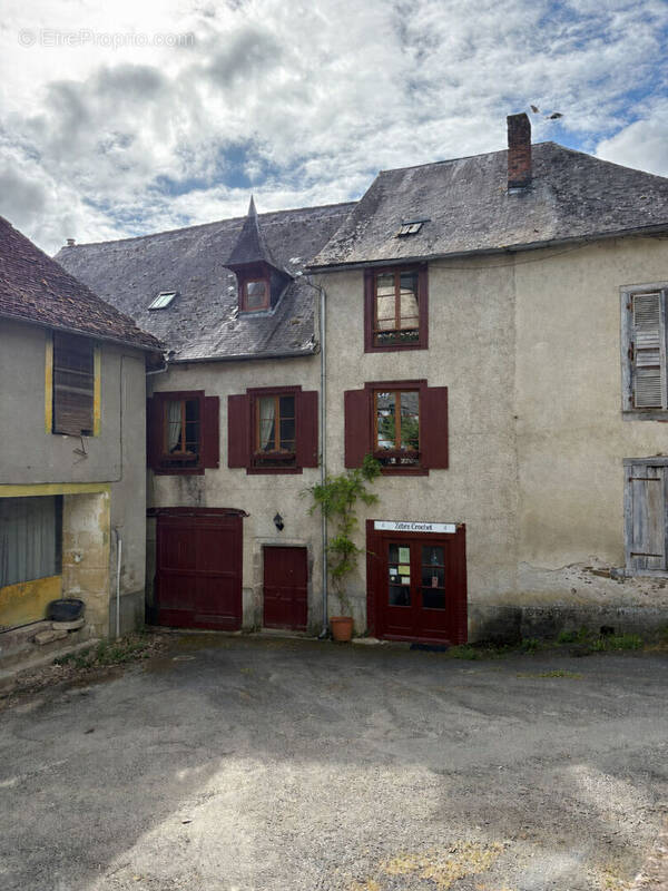 Maison à SEGUR-LE-CHATEAU
