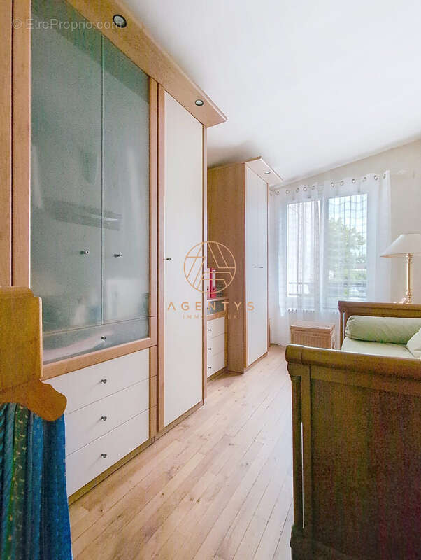 Maison à SAINT-MAUR-DES-FOSSES