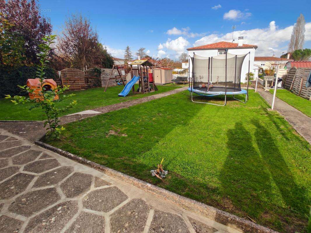 Maison à SAINT-LEON-SUR-L'ISLE