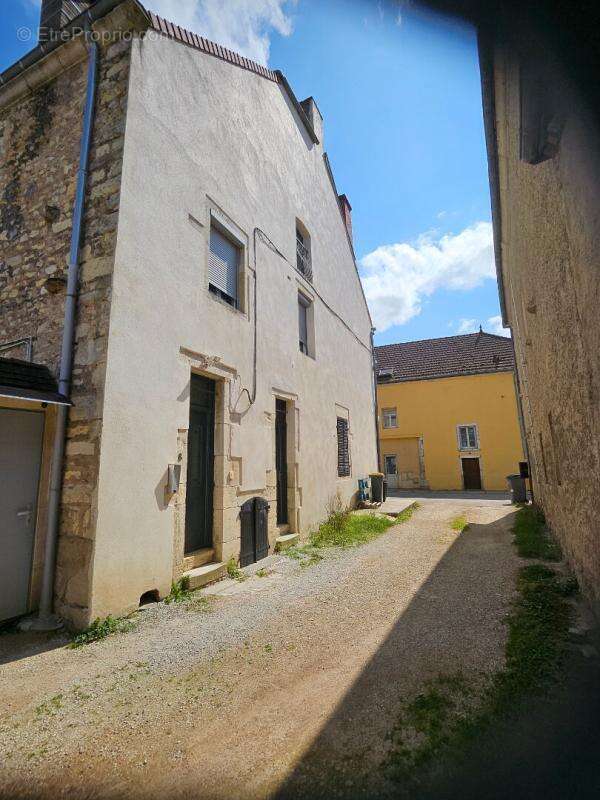 249 000, mirebeau centre, immeuble de rapport - photo 3