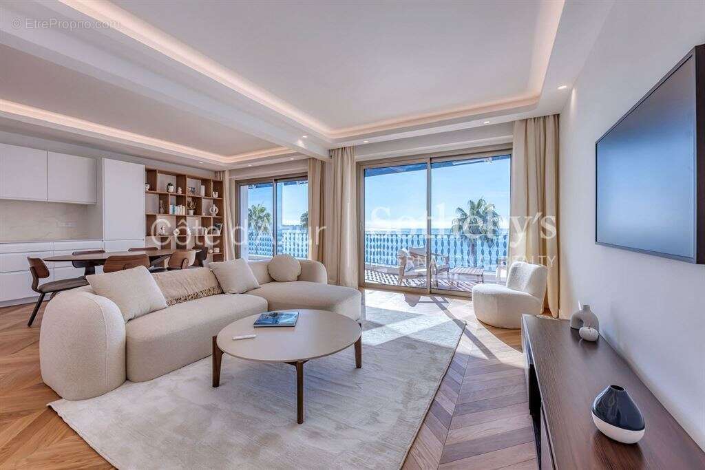 Appartement front de mer avec vue panoramique à Juan-les-Pins face aux plages - photo 2