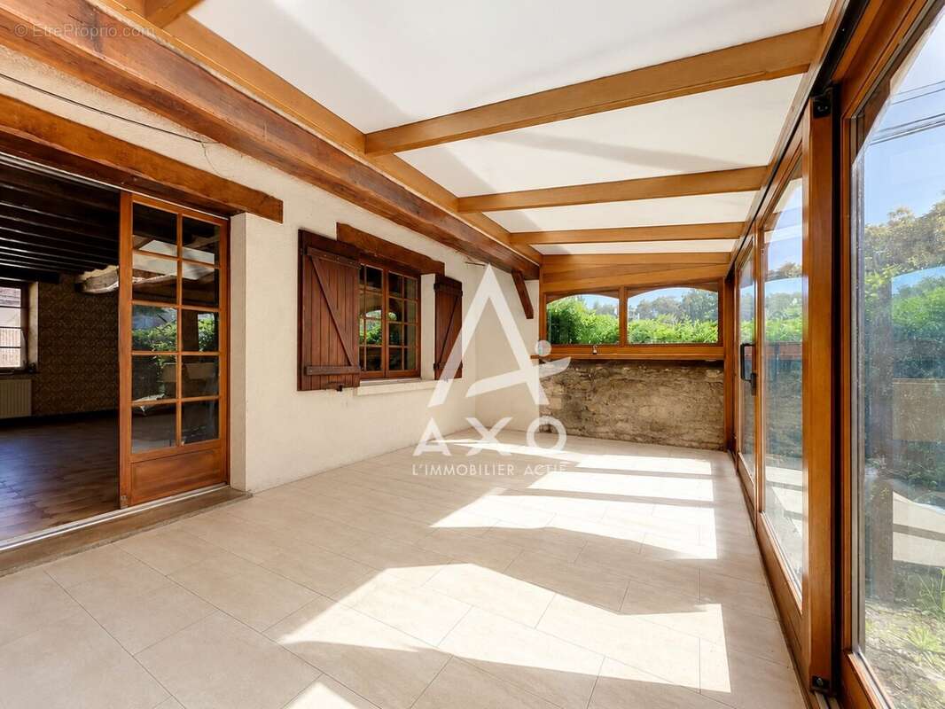 Maison familiale avec garage et dépendance - photo 3