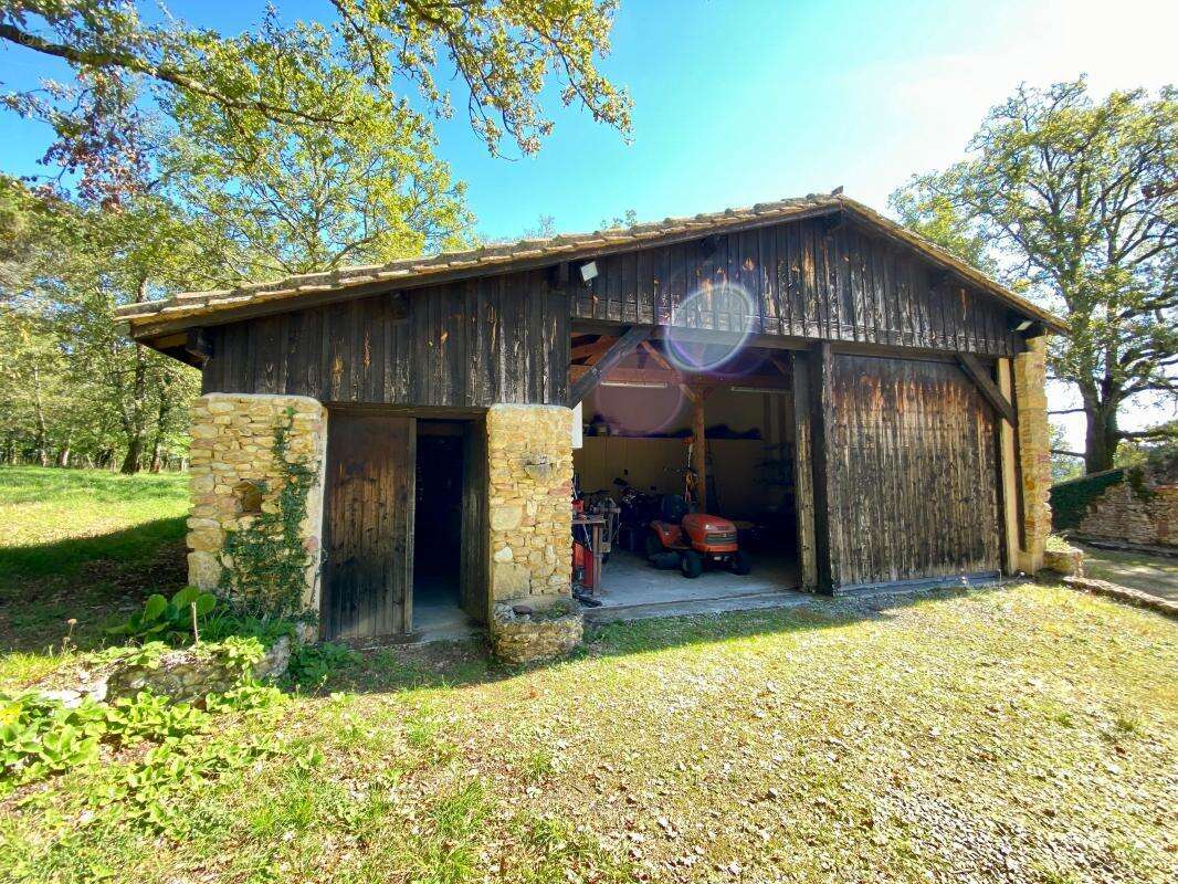 Maison à MAUZAC-ET-GRAND-CASTANG