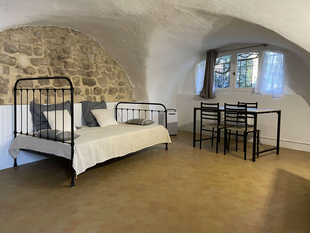 Appartement à LA GARDE-ADHEMAR