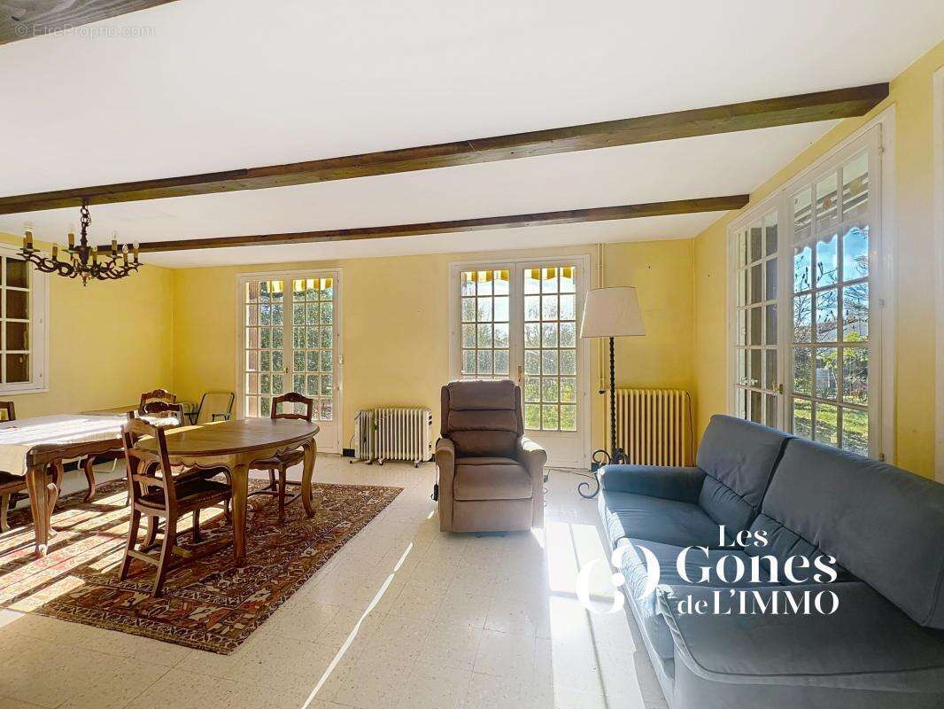 Maison à SAINT-GENIS-LES-OLLIERES