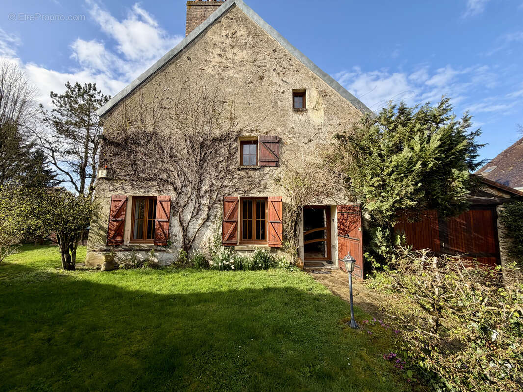 Maison à SAINT-CYR-SUR-MORIN