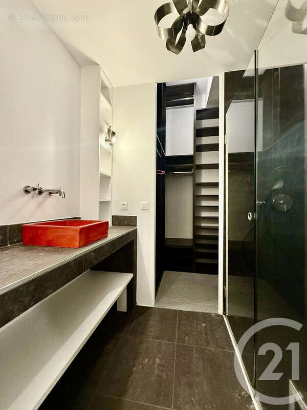 Appartement 80 m² à Paris-18e  - photo 5