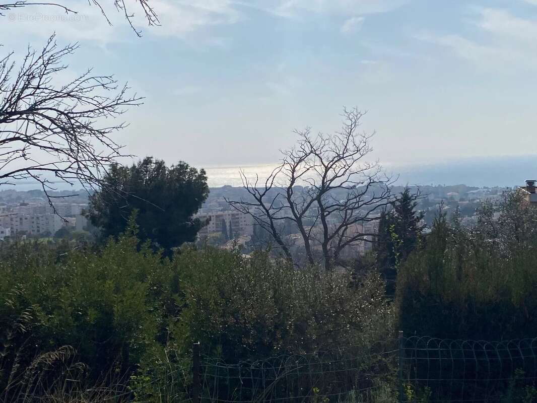 Terrain à CAGNES-SUR-MER