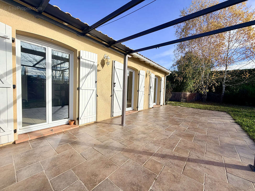 Maison à SAINT-PIERRE-DE-LAGES