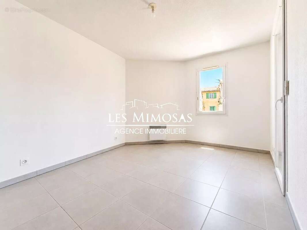 Appartement à ROQUEBRUNE-SUR-ARGENS