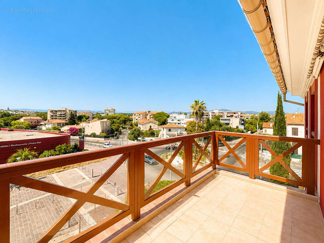 PORT FRÉJUS Duplex avec terrasse, garage et vue dégagée - photo 14
