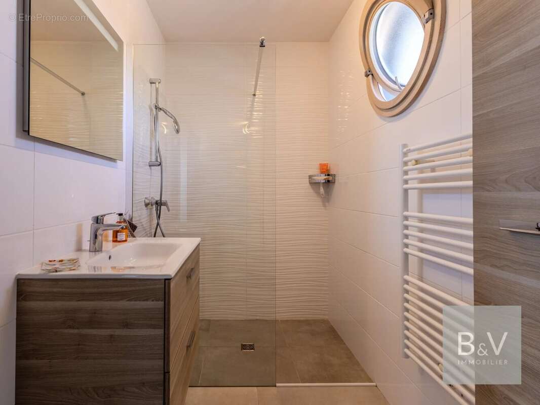 Appartement à SAINT-LAURENT-DU-VAR