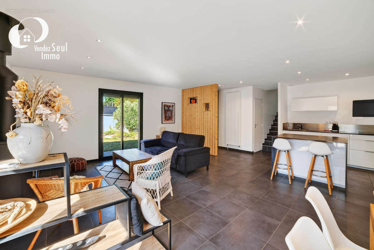 Maison  4 pièces sur terrain 990 m2 avec piscine - photo 5