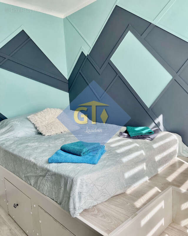 Maison à LAUDUN-L'ARDOISE