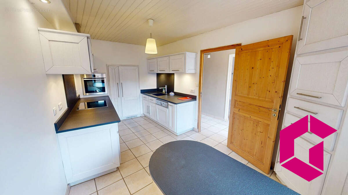 Maison à SAINT-HILAIRE-CUSSON-LA-VALMITTE