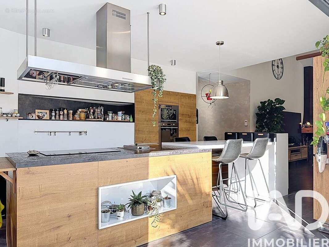 Maison 263 m² à Neuvicq  - photo 6