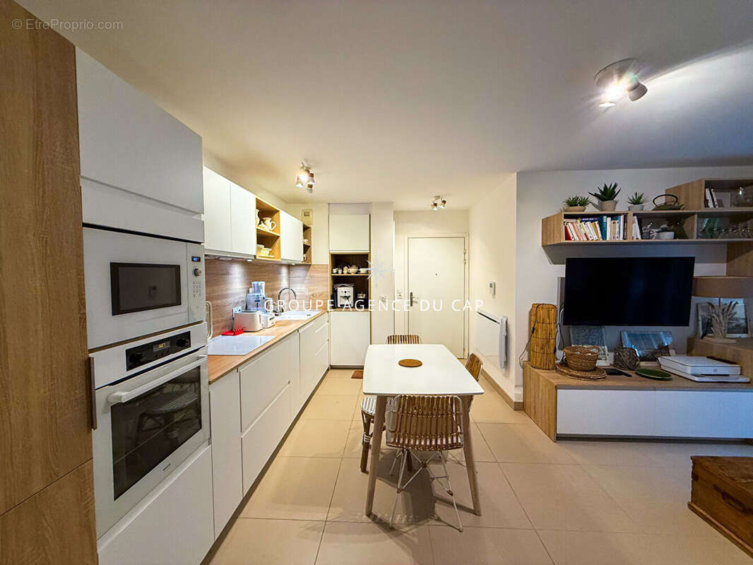 Appartement 2 pièces 44 m2 en rez de jardin proche mer et commerces SAINT AYGULF - photo 5