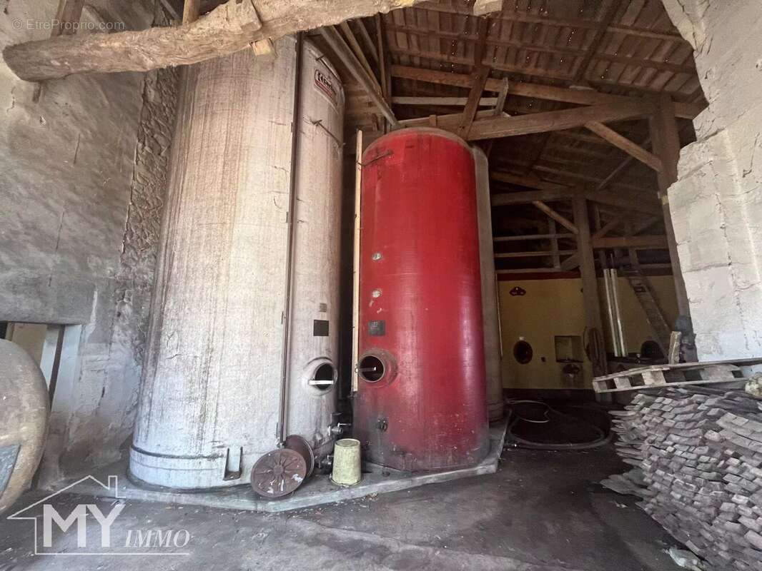 Commerce à MOULIETS-ET-VILLEMARTIN