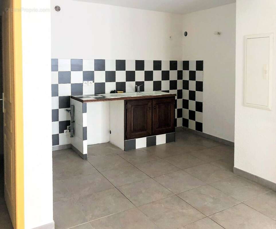 Appartement à COURNONTERRAL