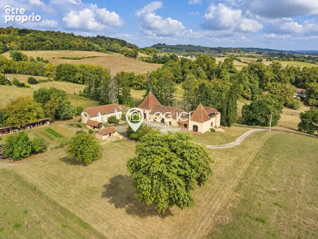 Domaine de caractère avec deux habitations et 14 hectares attenants - photo 2