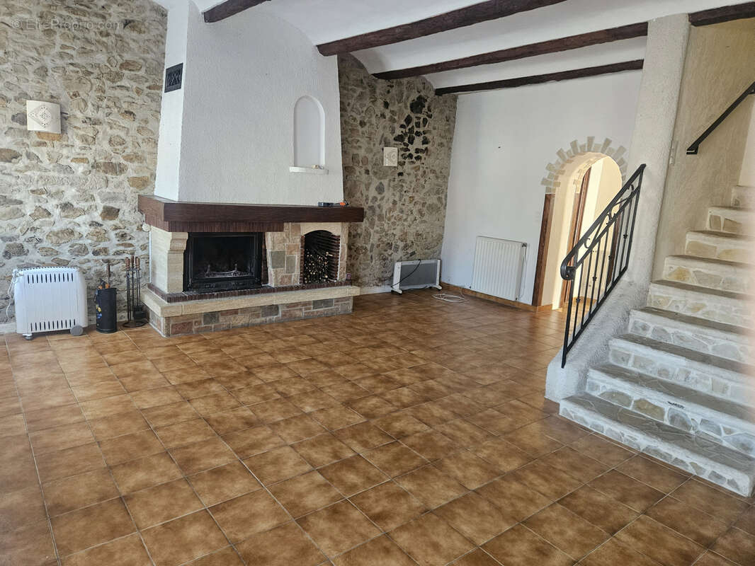 Maison à LAVAL-PRADEL