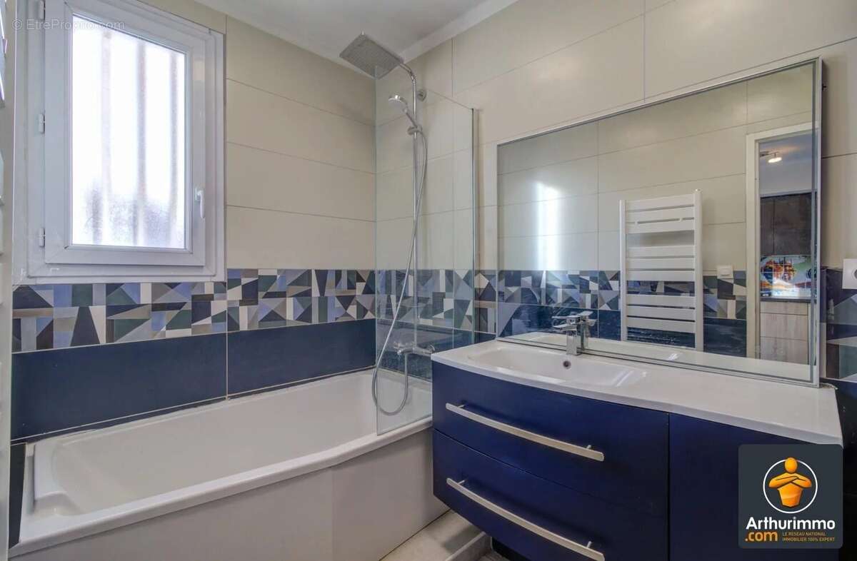 Maison à PIERRE-BENITE