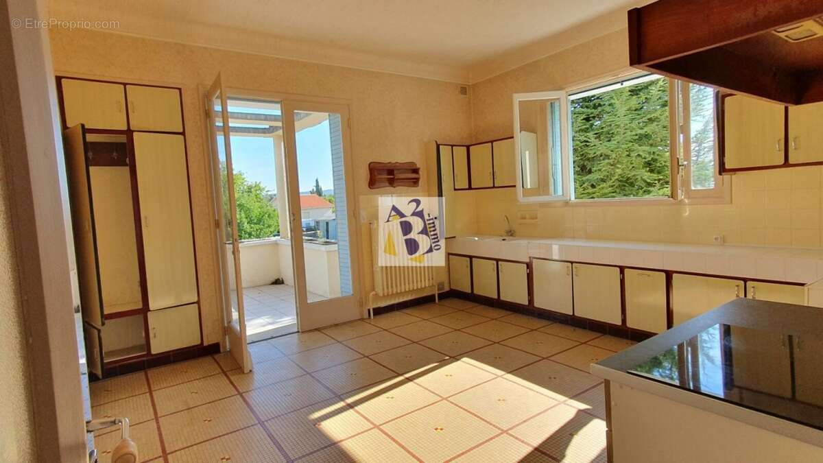 Maison à MAGNAC-SUR-TOUVRE