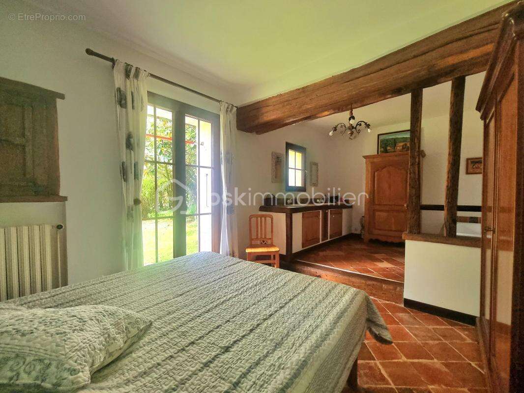 Maison à SAINT-CYR-SUR-MORIN