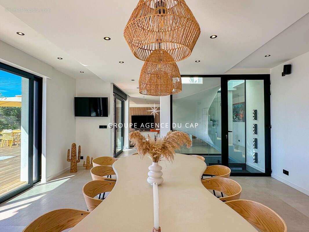 Maison à LES ISSAMBRES