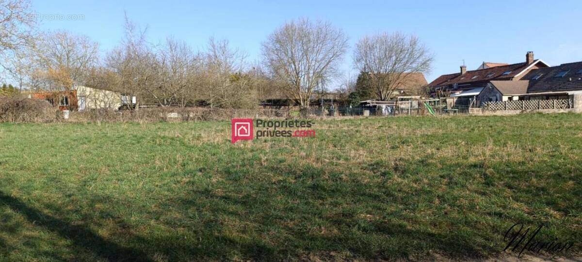 Terrain à SAINT-REMY-EN-L&#039;EAU