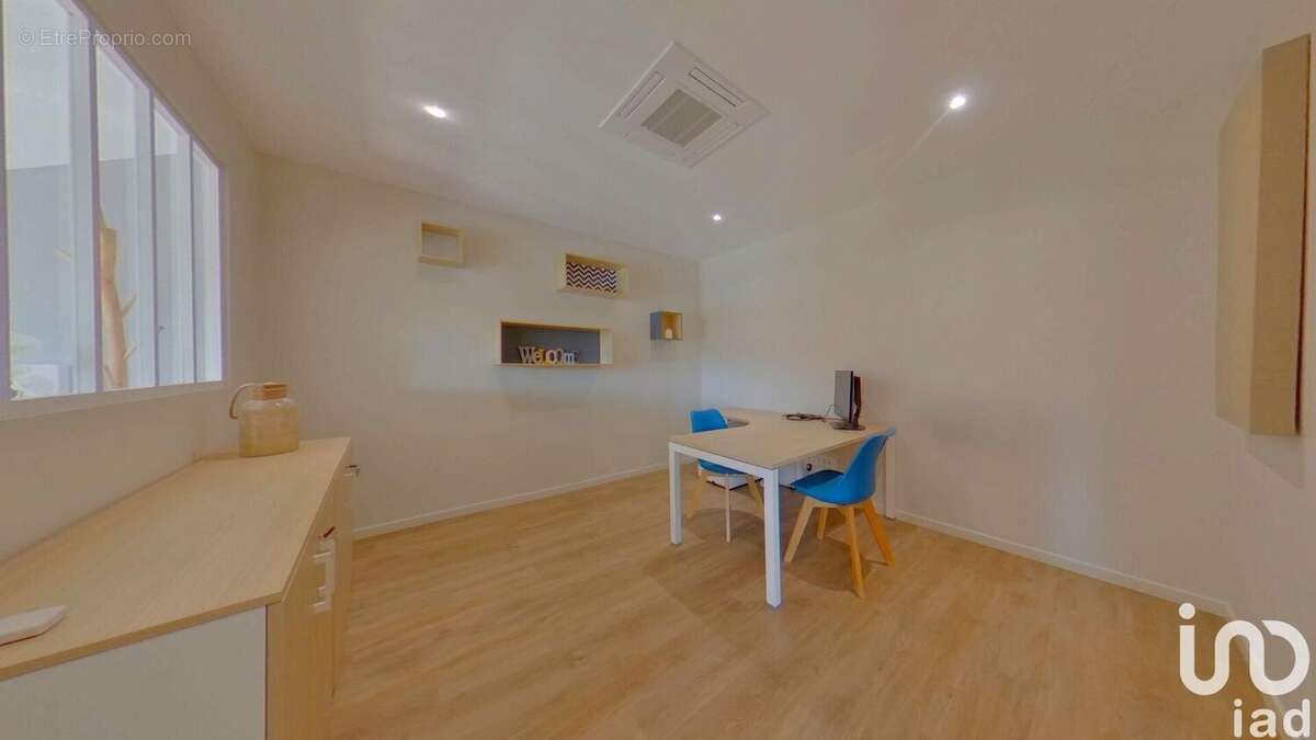 Photo 4 - Commerce à COURCOURONNES