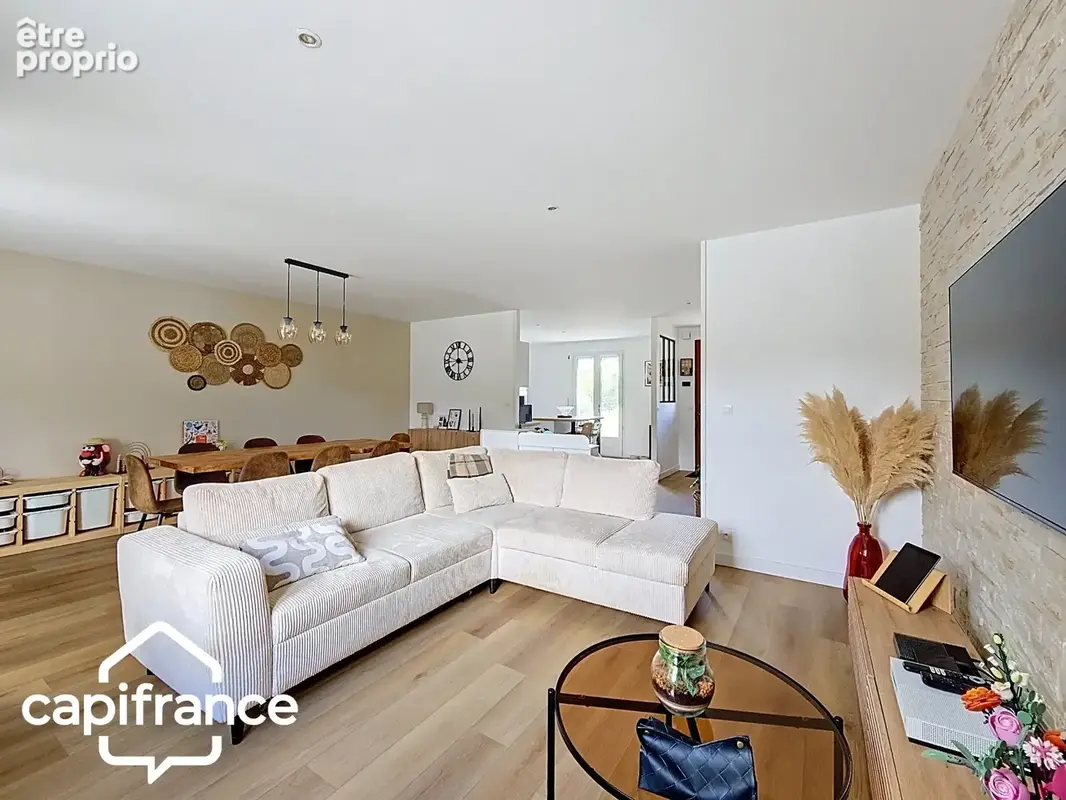 PROCHE DE THOUARS Maison de plain pied de 111m2 avec + de 2 hectares de terrain avec dépendance de 900m2 - photo 2