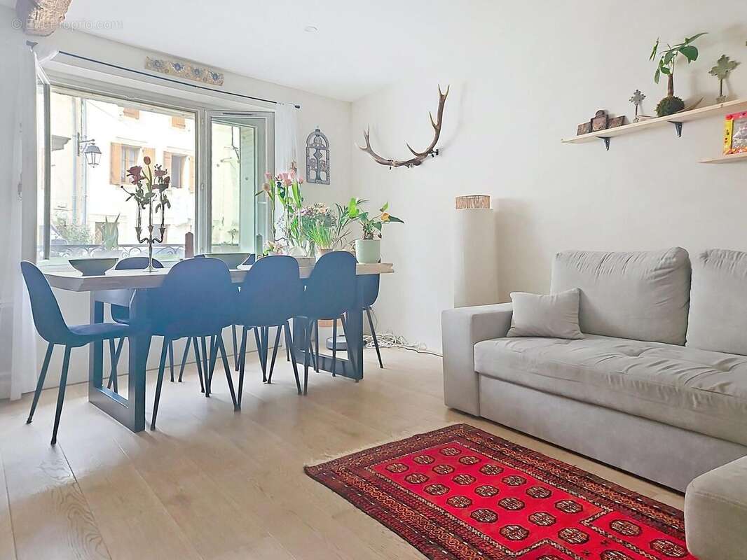 Photo 2 - Maison à VILLENEUVE-LA-COMPTAL