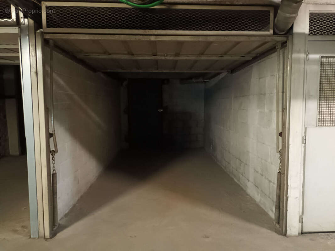 Parking à PARIS-15E