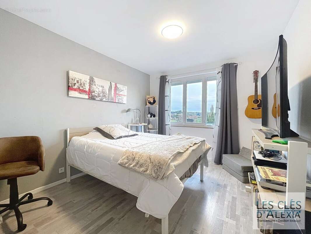 Maison à PONT-EVEQUE