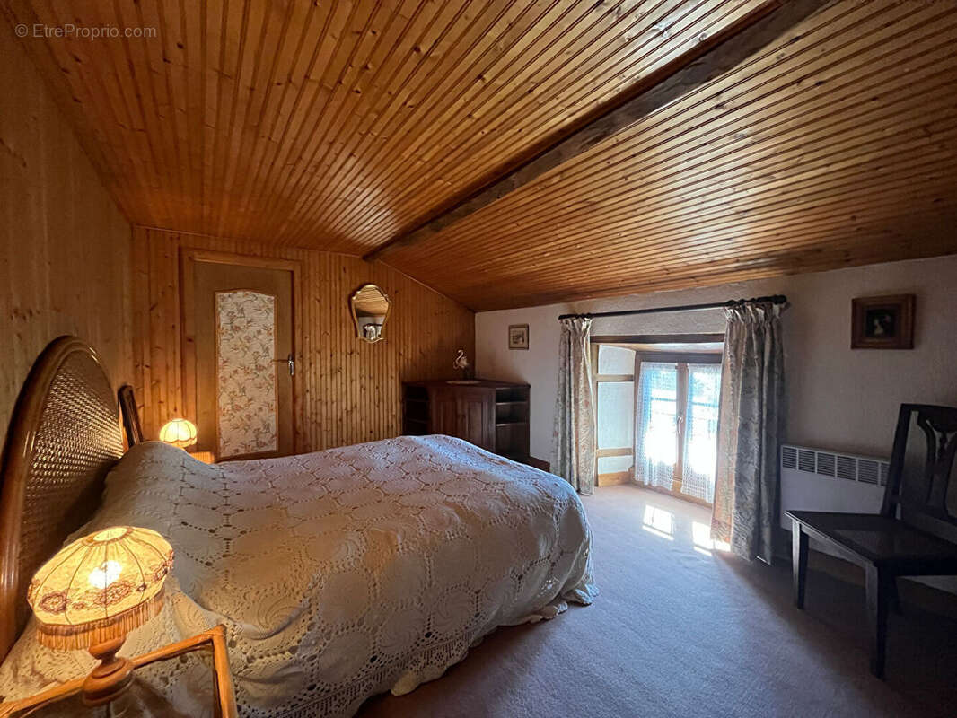 Maison à CONDAT-SUR-VIENNE