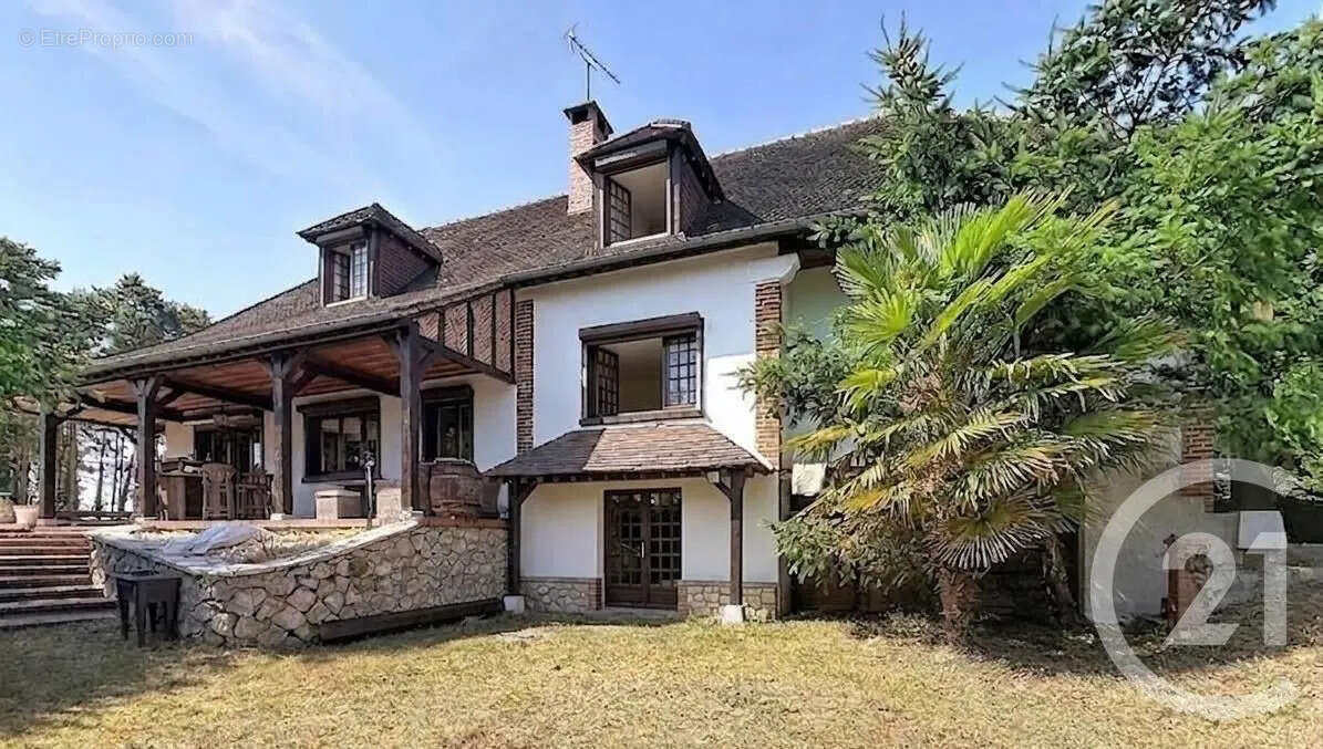Maison à MARCILLY-EN-VILLETTE
