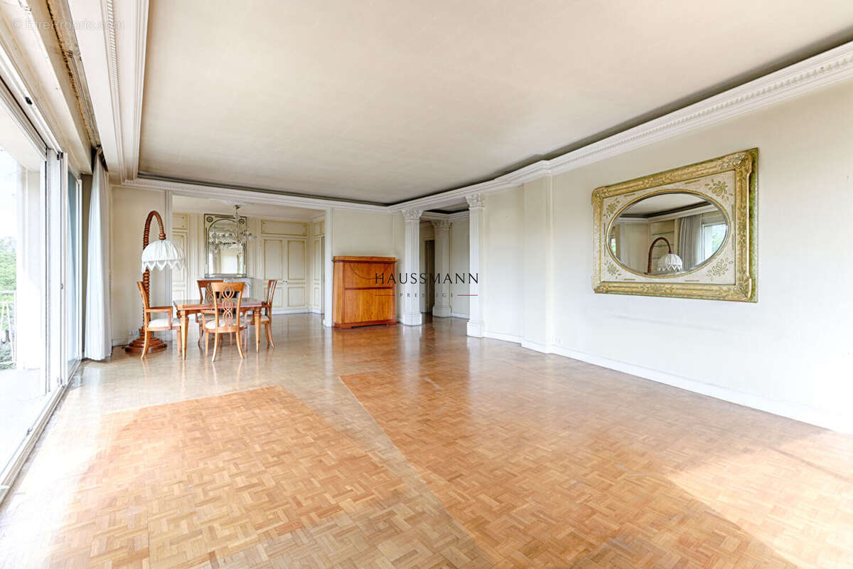 Appartement à NEUILLY-SUR-SEINE